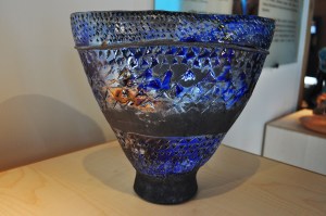 Vase raku, travail d'empreintes