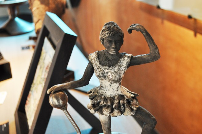 Terre de Potiantes de Saint-Jean-la-Poterie, Les Ateliers du Bon Père Laurent et Art-Terre d'Herbignac, les Ateliers de Rochefort en Terre, ainsi que le Centre Social de Redon ont installé leur pièces au Patiau jusqu'au 27 Juin prochain.