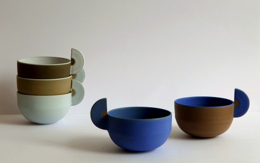 Parmis eux, Hélène Morbu exposera son travail de la céramique autour de la tasse.