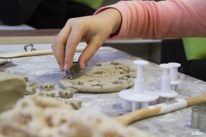 Modelage travail à la plaque