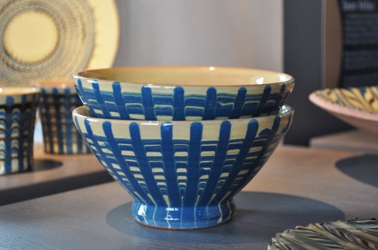 Mes pots sont fabriqués au tour, puis décorés avec des engobes coloré.